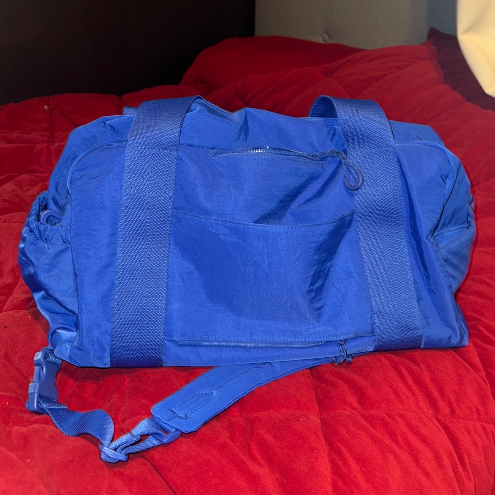 Beis sport duffle backpack in cobalt blue